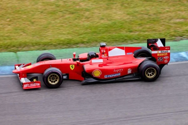 阿隆索续约阿斯顿马丁背景下F1新加坡站研发进展与胜负手分析